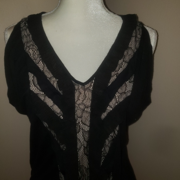 Express Top Size Small EUC. Black with Lace - Picture 2 of 5